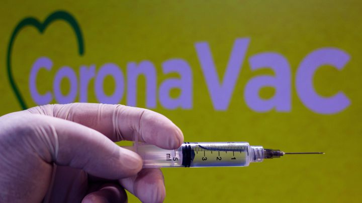 Estudio sugirió un ligero riesgo de parálisis facial tras vacunación con CoronaVac