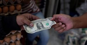 Dólar paralelo se desploma y cotiza por debajo del millón de bolívares a dos días de Navidad