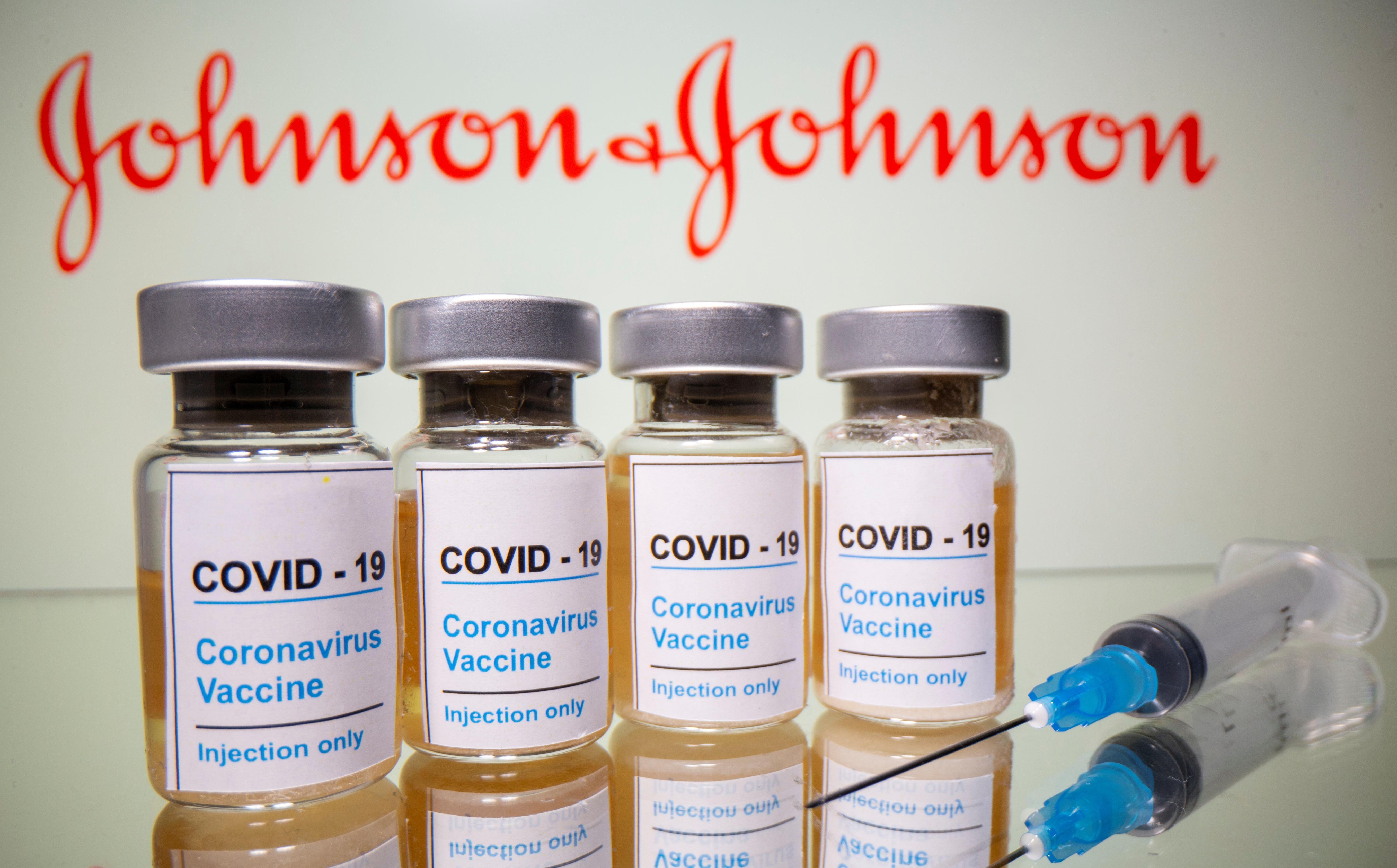 Johnson & Johnson dijo que su vacuna de una sola inyección tiene una eficacia del 66%
