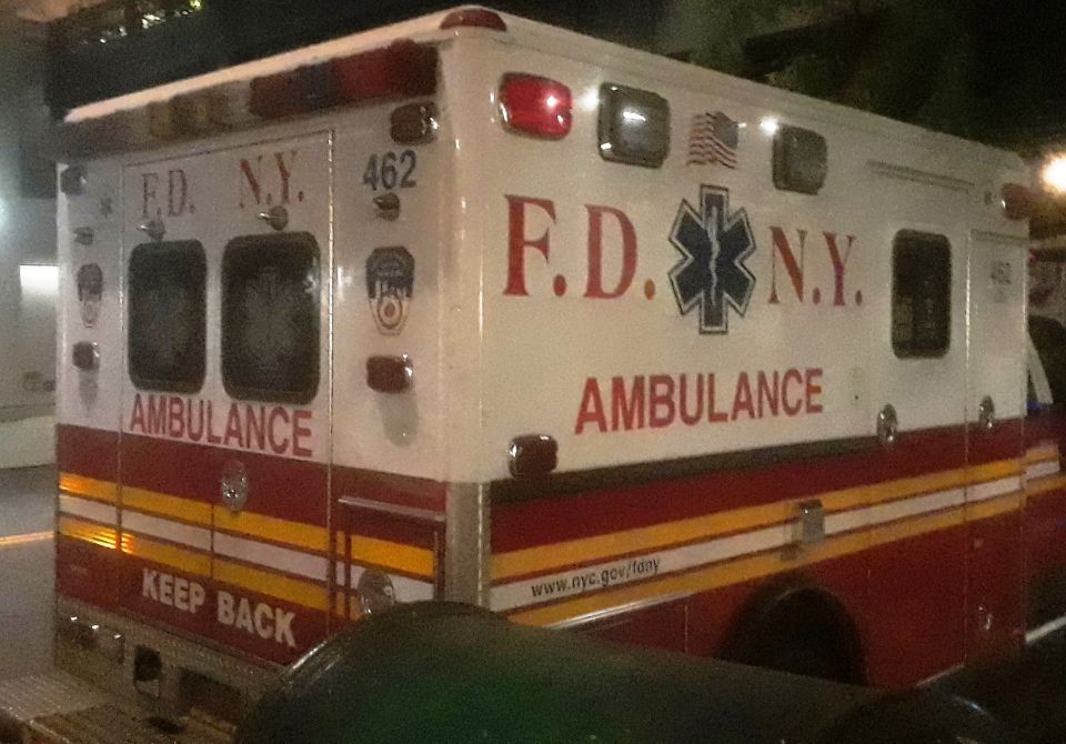 Señora murió arrollada por carro en fuga tras chocar en Brooklyn