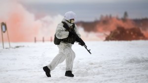 Rusia reabrió un laboratorio de la época soviética para crear armas de uso en climas extremos