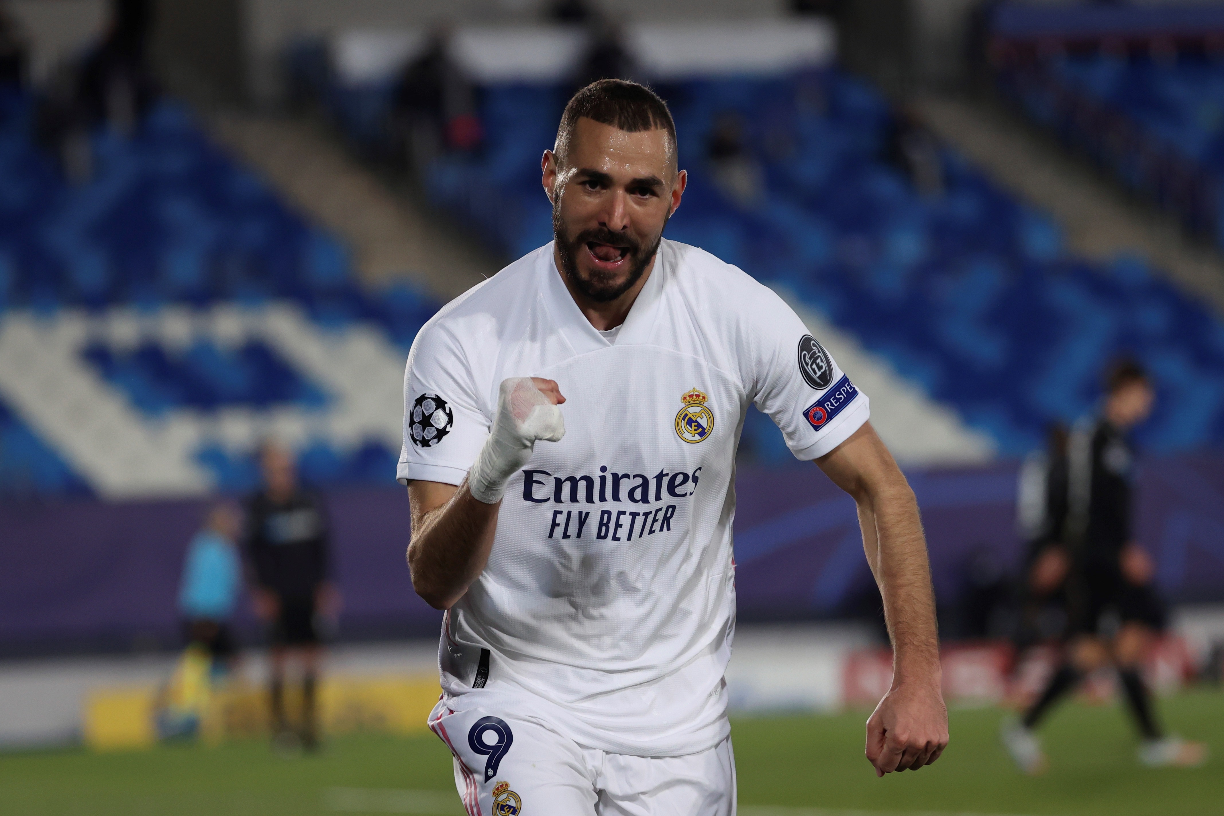 Doblete de Benzema metió al Real Madrid en los octavos de Champions