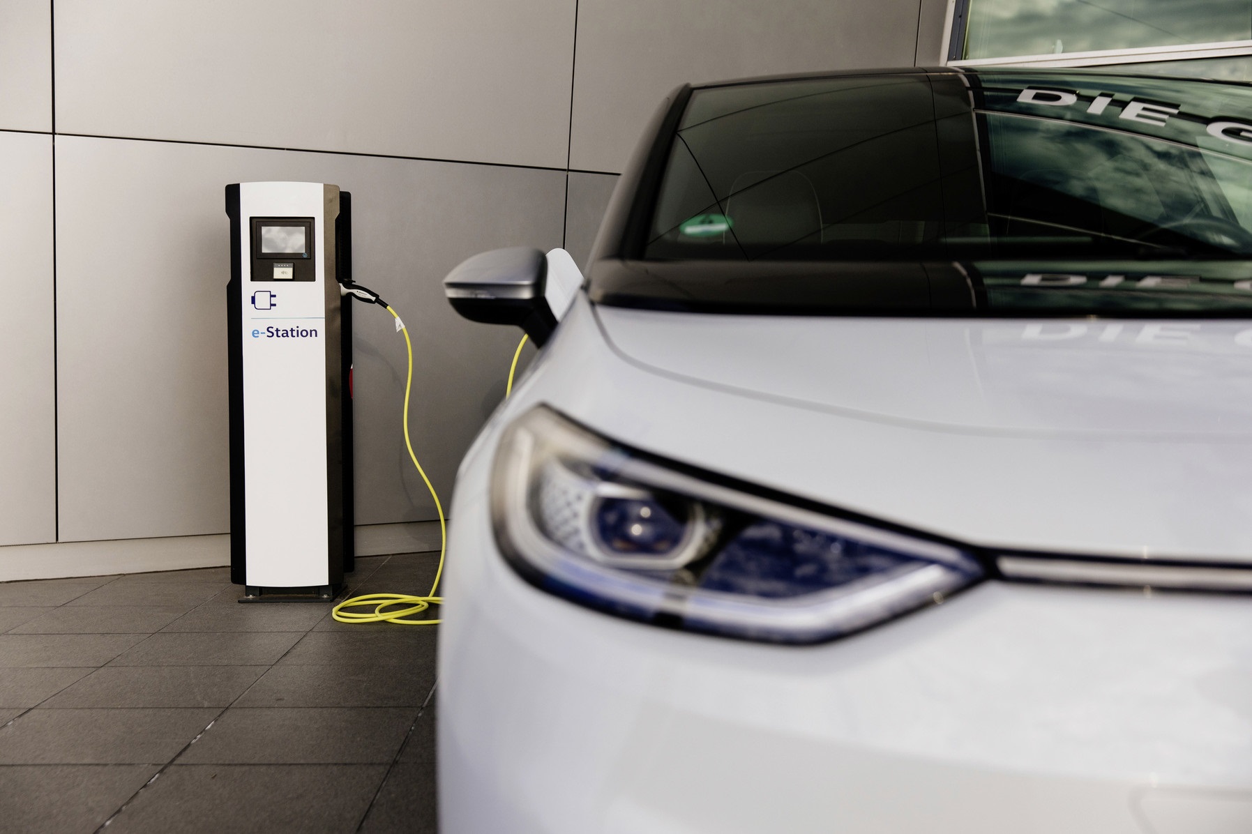 Un estudio del MIT señala las mejoras en infraestructura que podrían llevar a un mayor uso de autos eléctricos