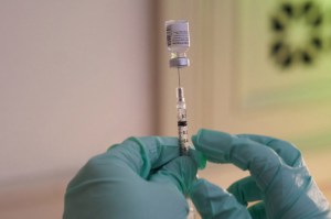 Estados Unidos podría adquirir millones de dosis adicionales de la vacuna de Pfizer