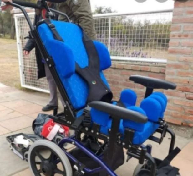Le robaron la silla de ruedas a una adolescente con parálisis cerebral en Argentina
