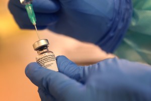 Alemania mantendrá restricciones por el coronavirus después de enero