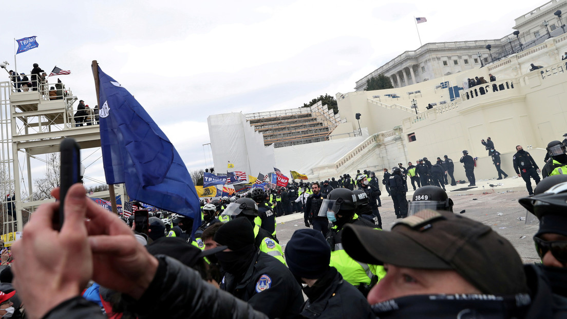 FBI rastrea a los sospechosos del asalto al Capitolio con la ayuda de Facebook