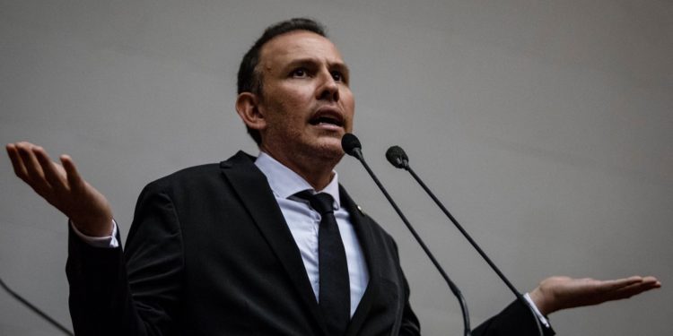 Carlos Lozano: Al cerrar General Motors, el régimen arruinó el principal generador de empleos en Carabobo