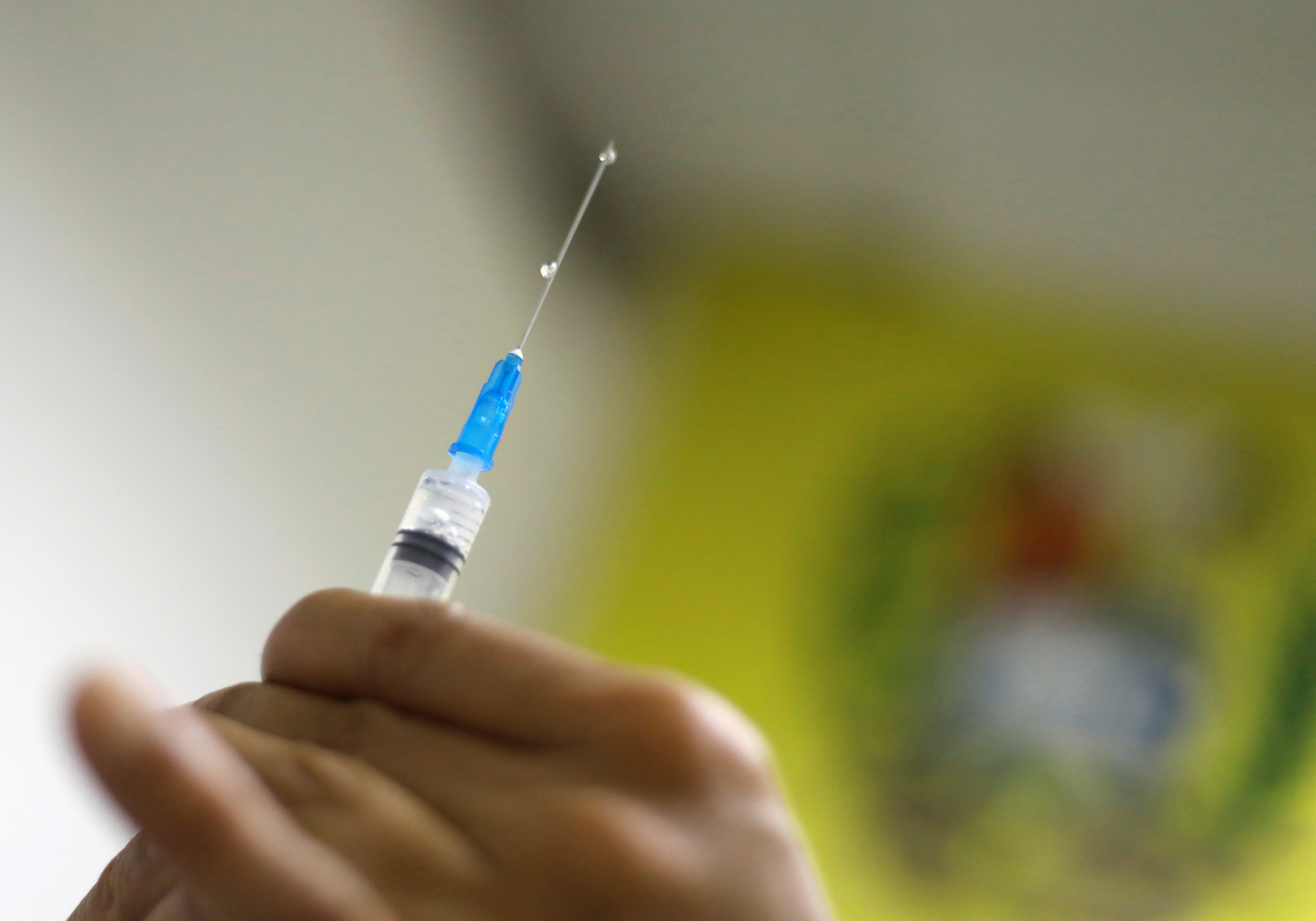 “¿Dónde están las vacunas?”: Falta de dosis y equipos para pruebas PCR en hospitales venezolanos
