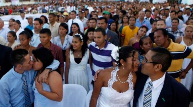 Cientos de parejas se casan por civil en una boda masiva anual en Nicaragua