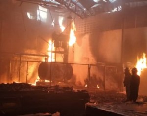 Incendio en galpón de empresa Innovación y Tecnología en Carabobo #22Feb (FOTOS)