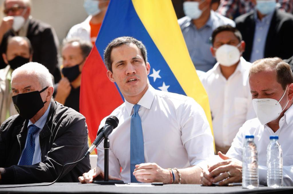 El País: Juan Guaidó impulsa una nueva coalición antichavista que fuerce elecciones en Venezuela