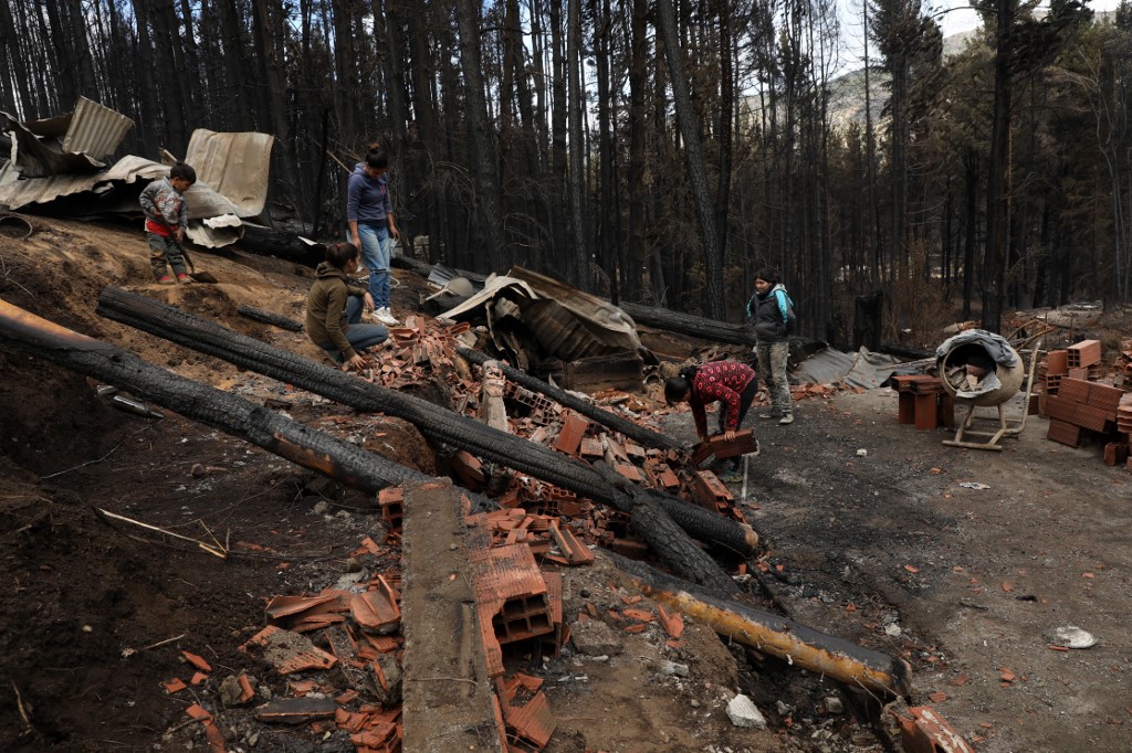 Un muerto y 11 desaparecidos en incendios forestales en Argentina