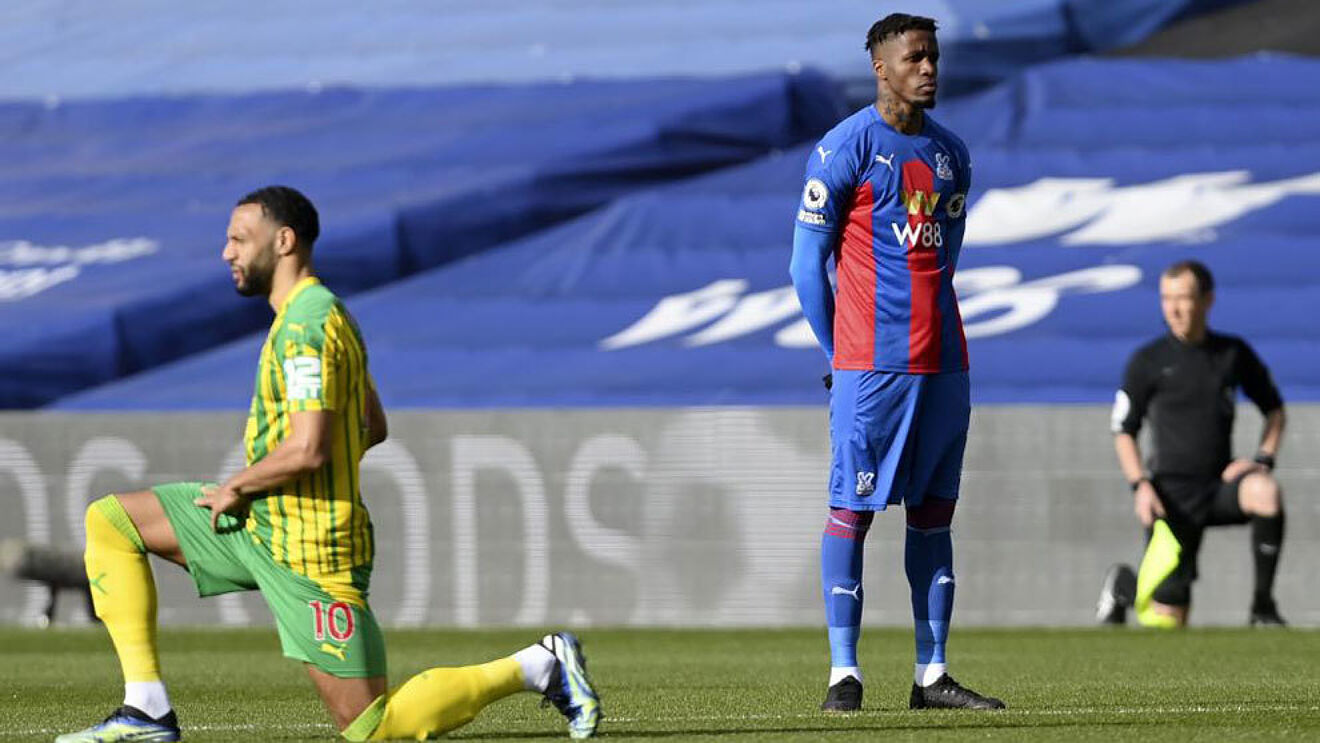 Futbolista marfileño del Crystal Palace, renuncia arrodillarse antes del inicio del partido como gesto contra racismo