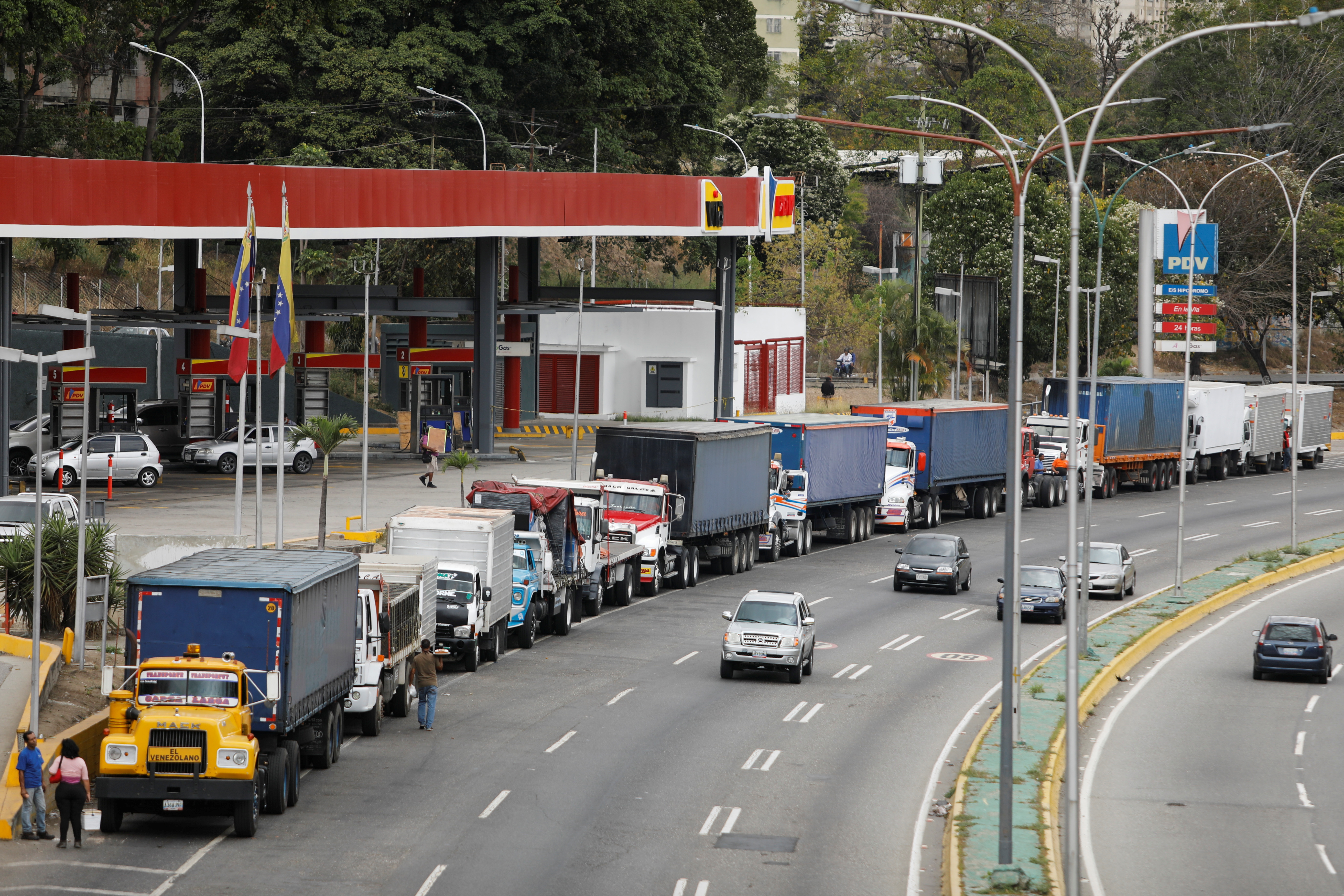 Transportistas alertan sobre la inminente paralización de viajes por escasez de diésel en Venezuela
