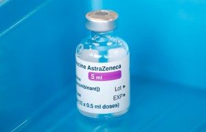 ¿Qué se sabe de los efectos secundarios de las vacunas de AstraZeneca y Johnson & Johnson?