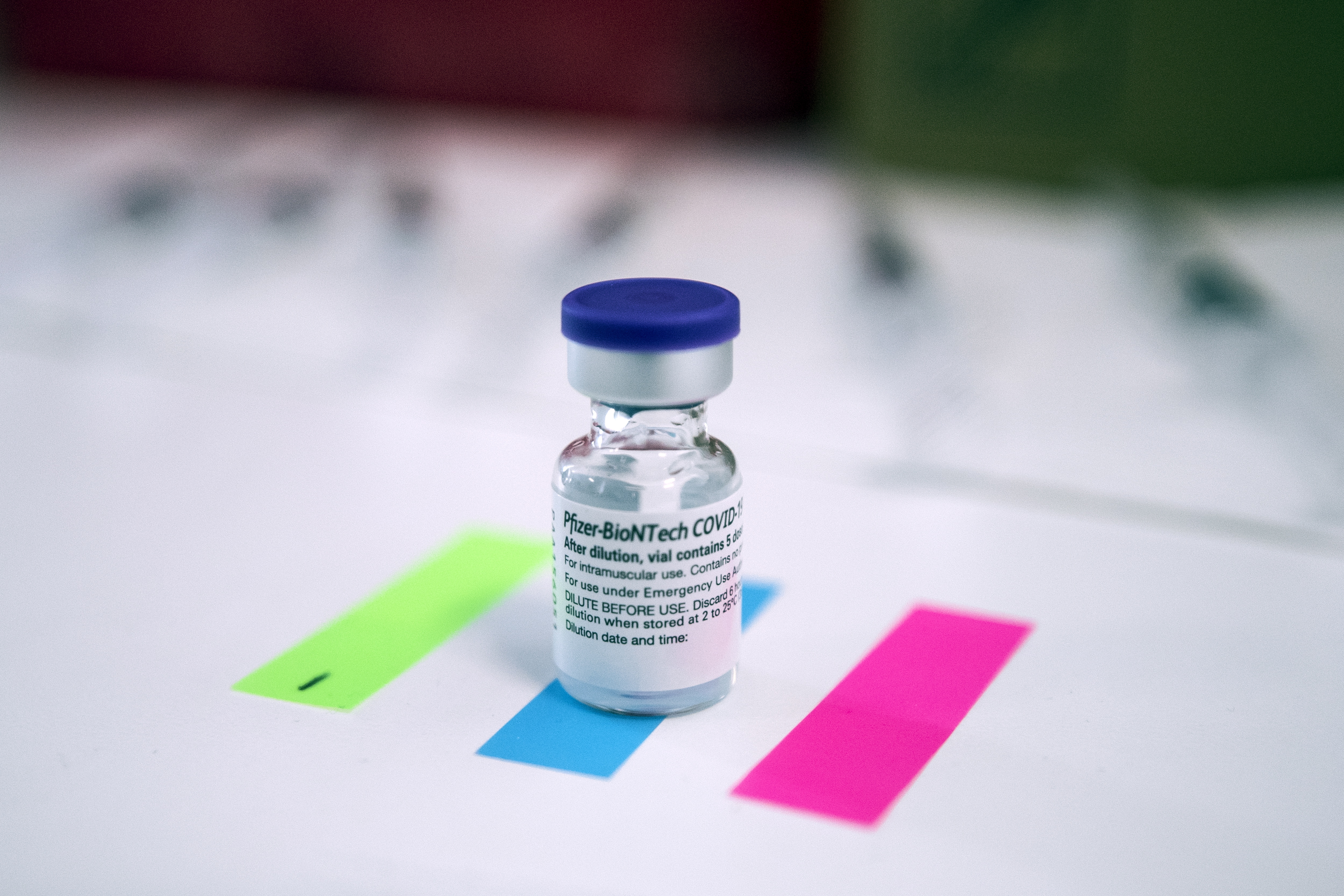Variante sudafricana puede atravesar vacuna de Pfizer, según nuevo estudio