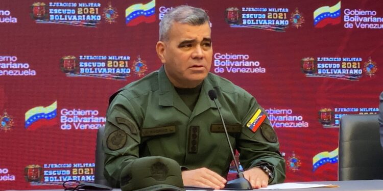 Padrino López reconoció el secuestro de soldados venezolanos por parte de grupos paramilitares y exigió su liberación