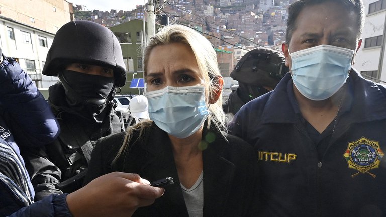 “Es un atropello absoluto”: las primeras palabras de Jeanine Áñez tras ser detenida en Bolivia