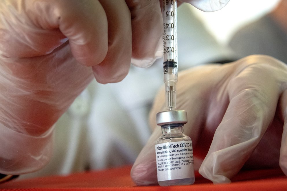 Habitantes de Florida mayores de 18 años podrán recibir la vacuna contra el Covid-19 en abril