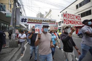 Extranjeros marcharon en Panamá ante la posibilidad de quedarse sin residencias legales