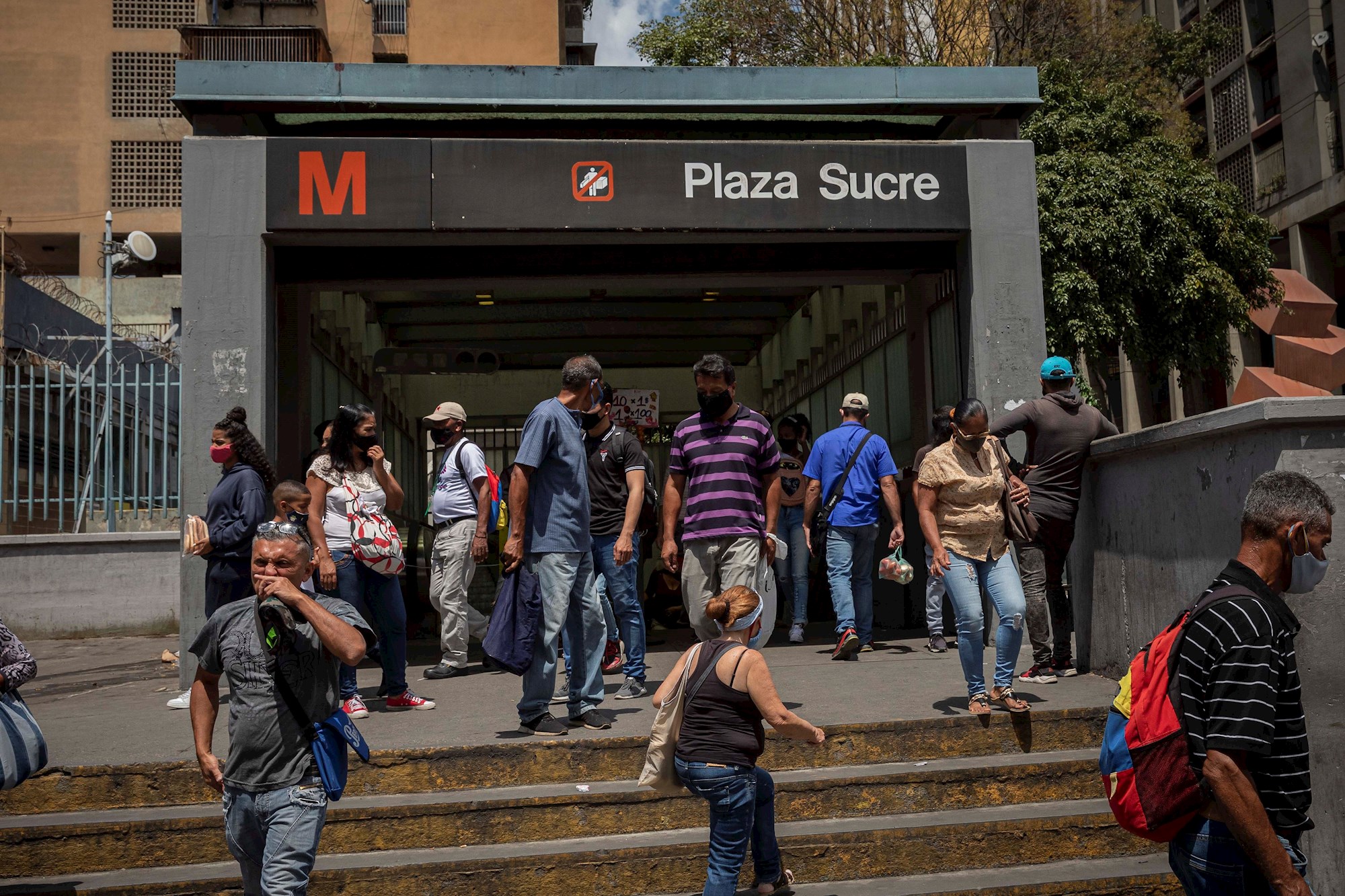 Sujeto murió mientras hurtaba material eléctrico del Metro de Caracas en Plaza Sucre