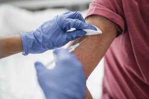 Academia Nacional de la Medicina se ofrece para diseñar un plan de vacunación contra el coronavirus