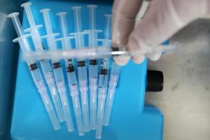 La OMS aprobó el uso de la vacuna china de Sinovac