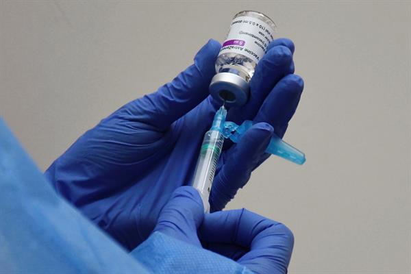 Dinamarca sopesa compartir la vacuna de AstraZeneca con países pobres, según la OMS