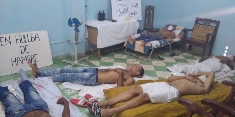 “Acompañamos la lucha democrática”: Guaidó apoya a activistas cubanos en huelga de hambre