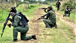 Tensión en Apure: Otros cinco militares heridos tras combates en las últimas horas