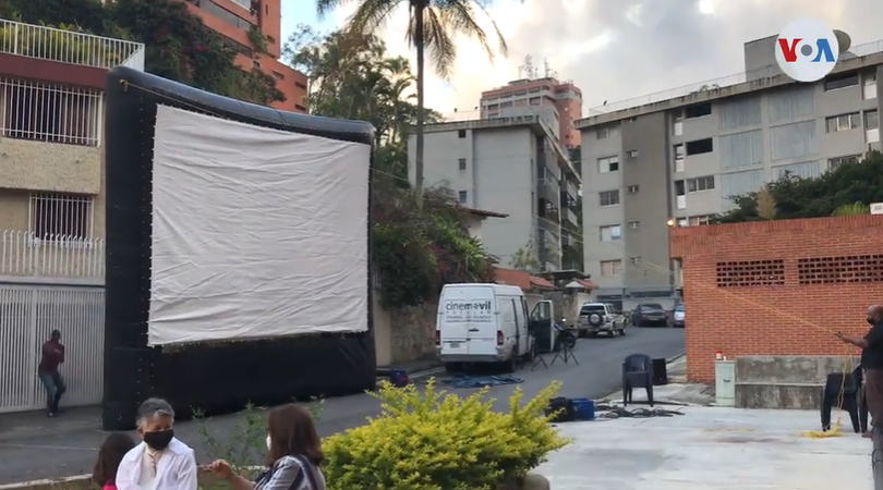 Cine móvil se instala en Caracas para aliviar soledad de la pandemia