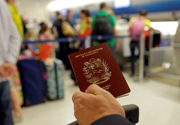 Impagables: Los exorbitantes precios de pasaportes y prórrogas “asustan” a los venezolanos