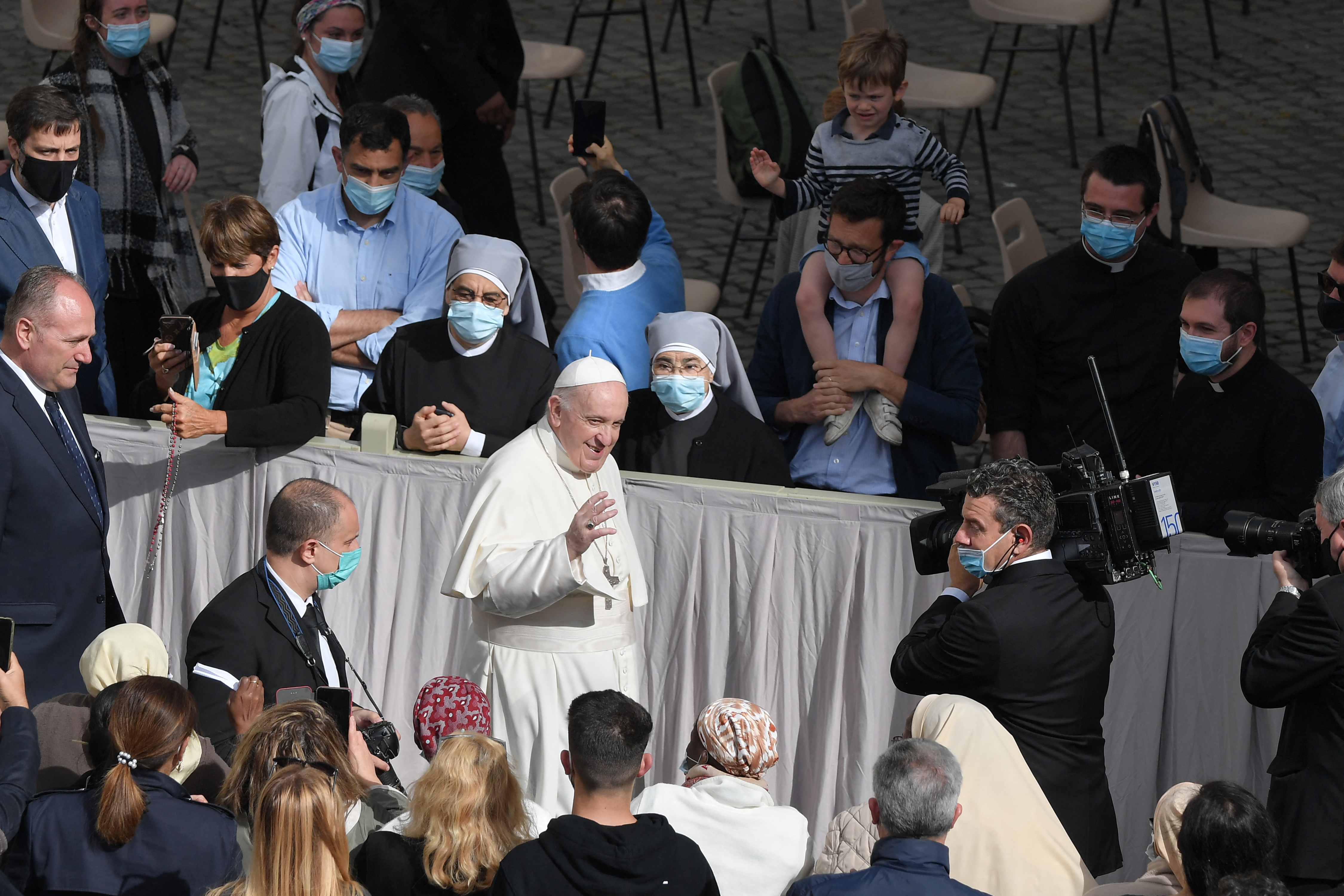 El papa Francisco “feliz” de volver a estar entre los fieles (Fotos)