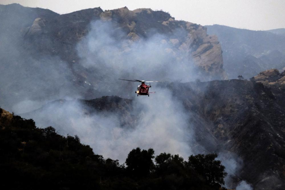 Voraz incendio en Los Ángeles obligó a evacuar a más de mil personas