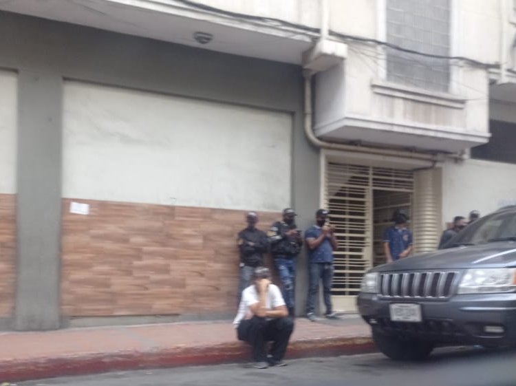 Denunciaron que colectivos intentan invadir apartamentos en La Candelaria este #7May (Fotos)