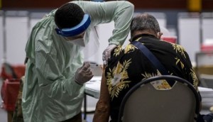 Inician vacunación de extranjeros mayores de 70 años residentes en Perú