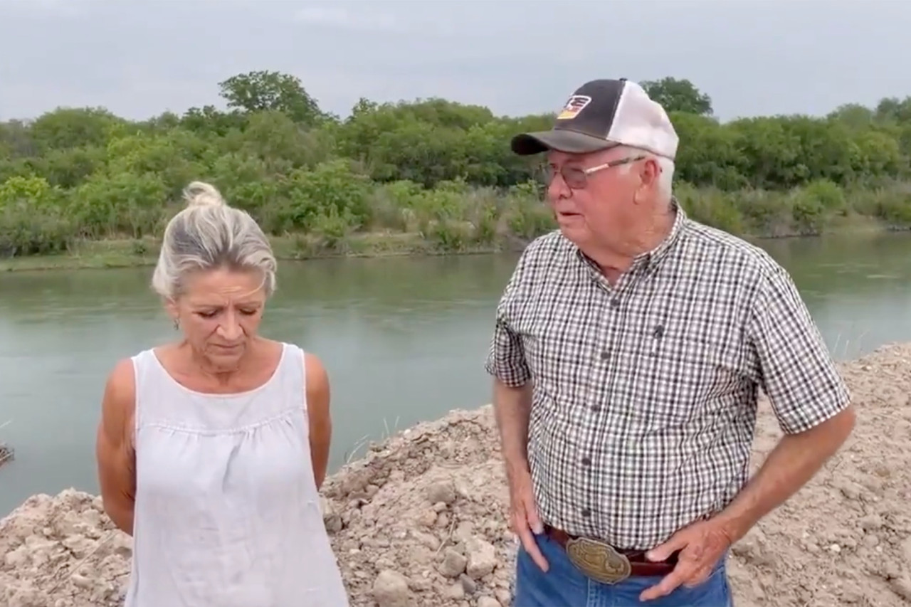 Un agricultor de Texas encontró a cinco niñas migrantes abandonadas a la intemperie bajo un calor sofocante (FOTOS)