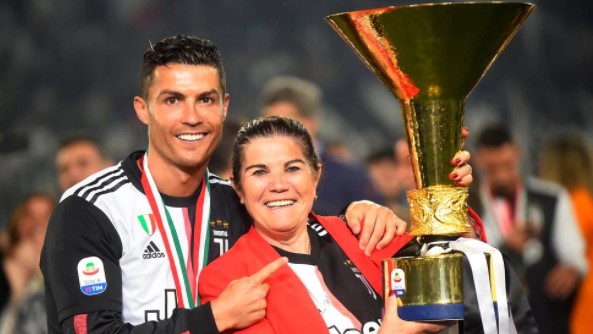 El pedido que le hizo la madre de Cristiano Ronaldo a su hijo para que se lo cumpla “antes de morir”