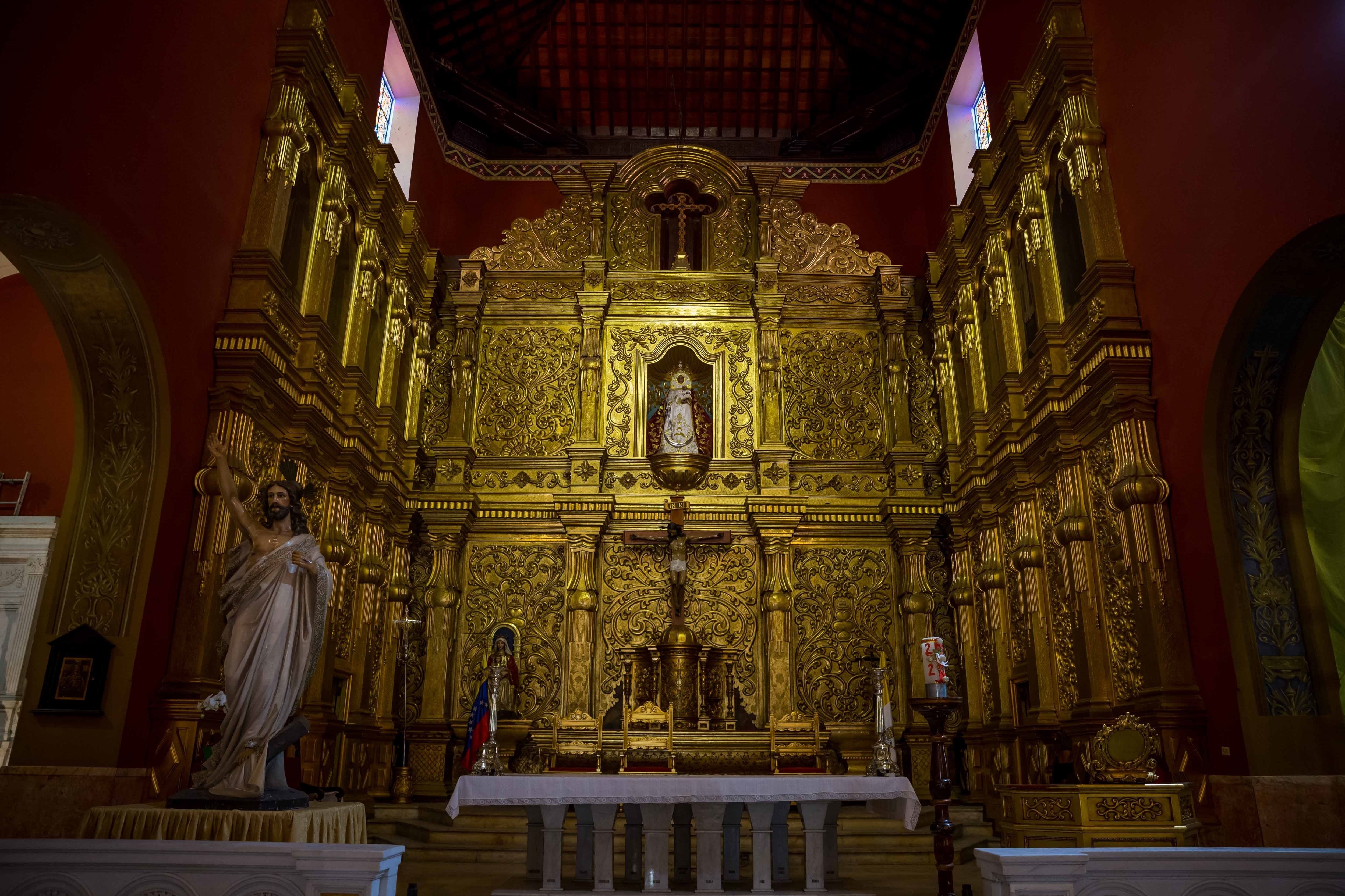 Ceremonia de inhumación para restos de José Gregorio Hernández en Iglesia La Candelaria (Video)