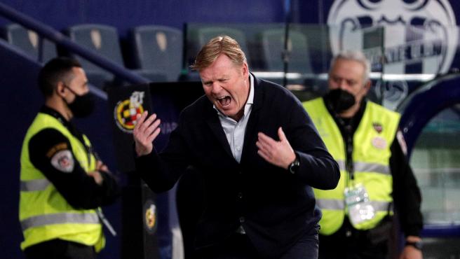 Ronald Koeman, entrenador del Barcelona, acaba en el hospital tras sufrir un ataque de ansiedad