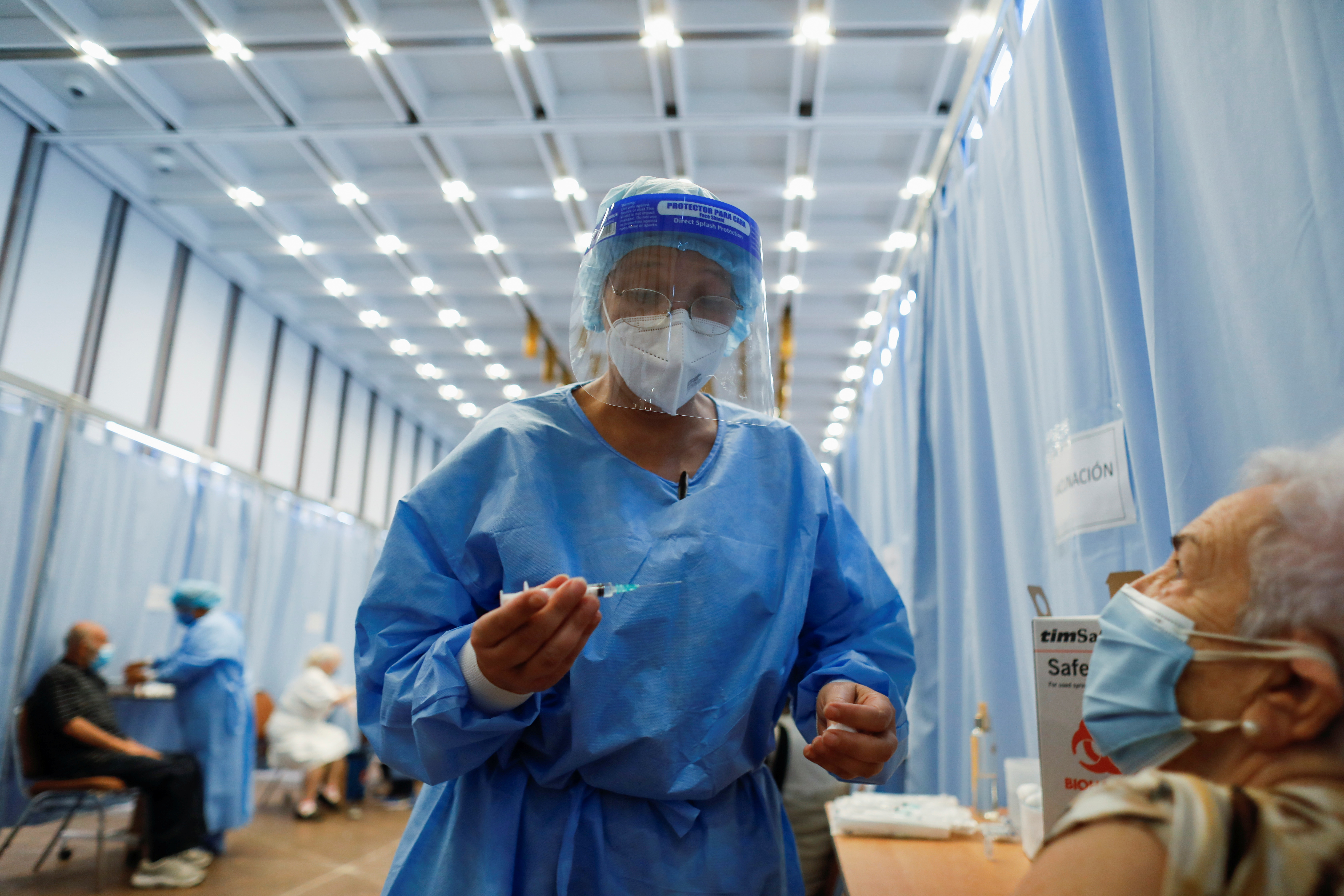 Expertos recomiendan vacunación de refuerzo ante repunte de contagios en Venezuela