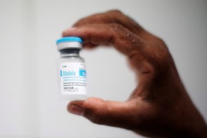 Médicos catalogan de “atrocidad sanitaria” el anuncio de vacunación a niños con la dosis Abdala hecho por Maduro