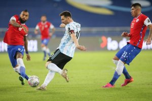 Un golazo de Messi no le bastó a Argentina para superar el empate con Chile en la Copa América