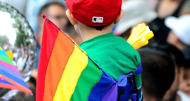 Hungría prohíbe el contenido Lgbti para menores de edad