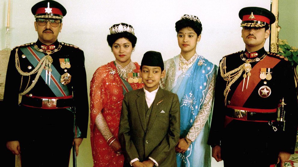 Monarquía sangrienta: La historia de Dippy, el príncipe borracho que masacró a los reyes de Nepal, se disparó y fue coronado en coma