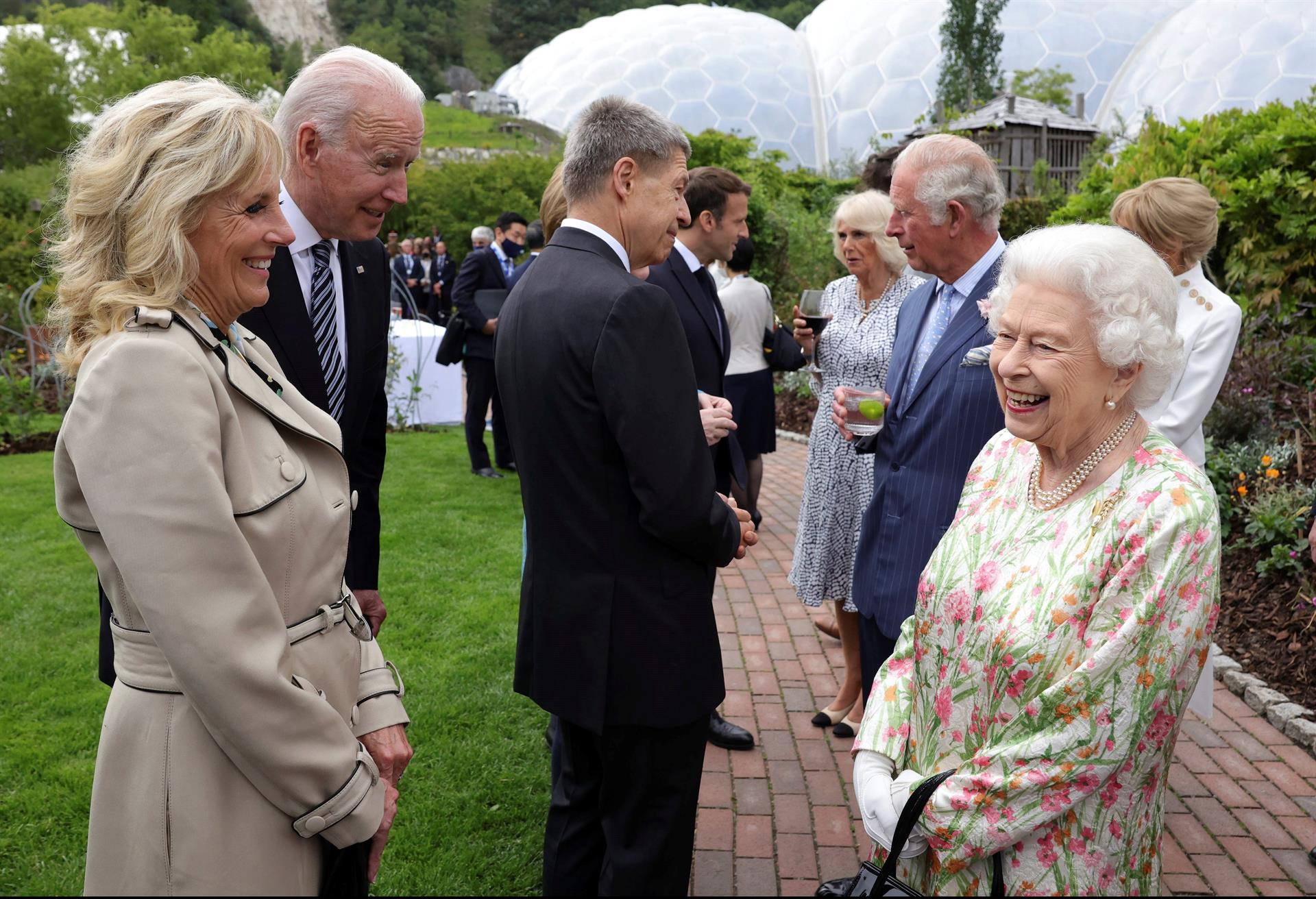 Biden invita a la Casa Blanca a la reina Isabel: “Me ha recordado a mi madre”