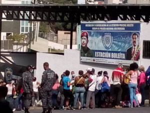 Denuncian el cobro de “vacunas” en dólares para traslados de detenidos de la PNB Boleíta