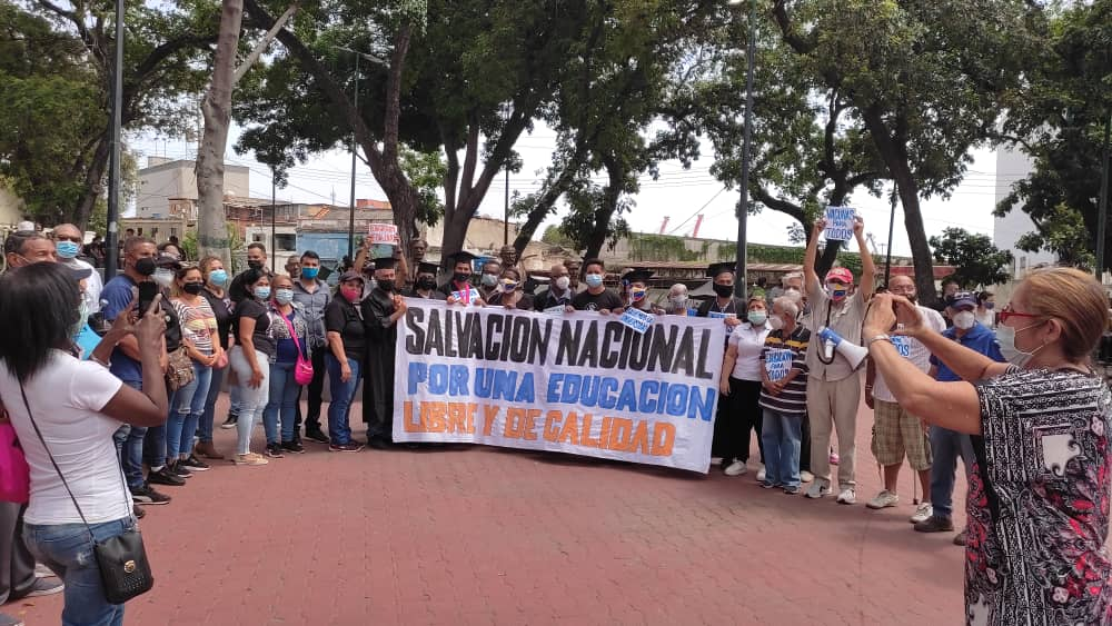 Con toga y birrete: Así fue la manifestación del gremio educativo en Vargas en apoyo al Acuerdo de Salvación Nacional (FOTOS)