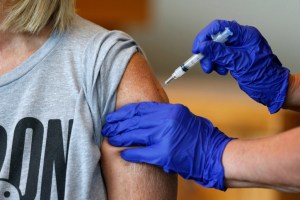 Residentes de Misuri se disfrazan para recibir la vacuna contra el Covid-19 por una insólita razón